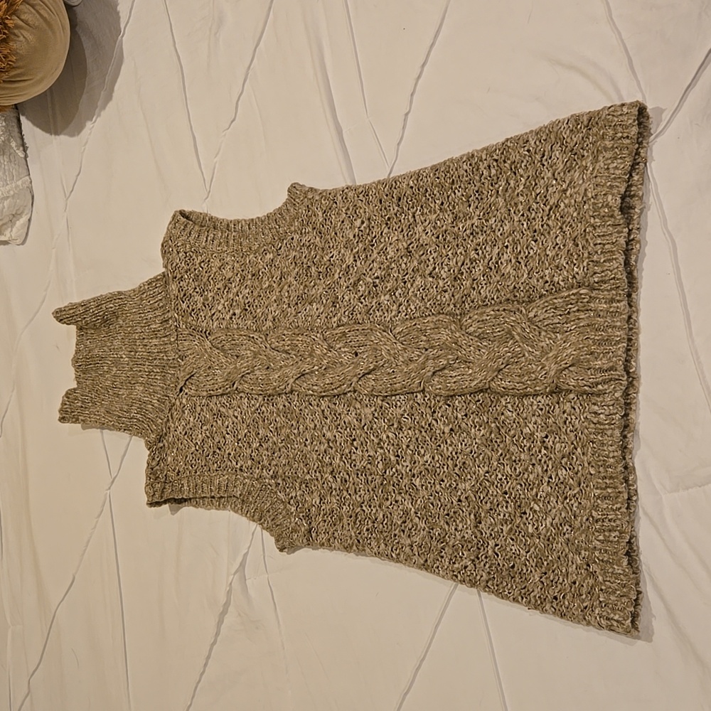 Sleeveless turtleneck sweater